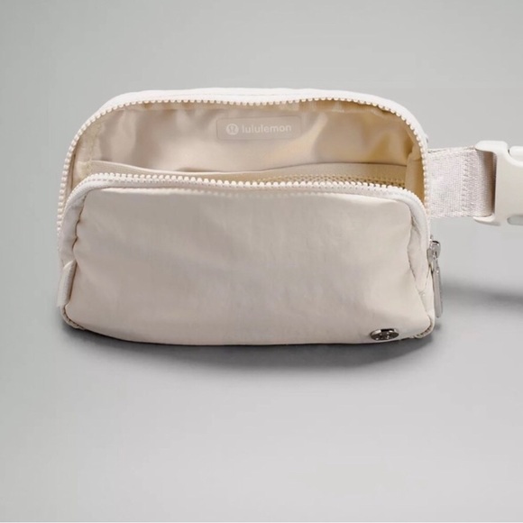 Lululemon Everywhere Belt Bag Opal - Picture 4 of 4